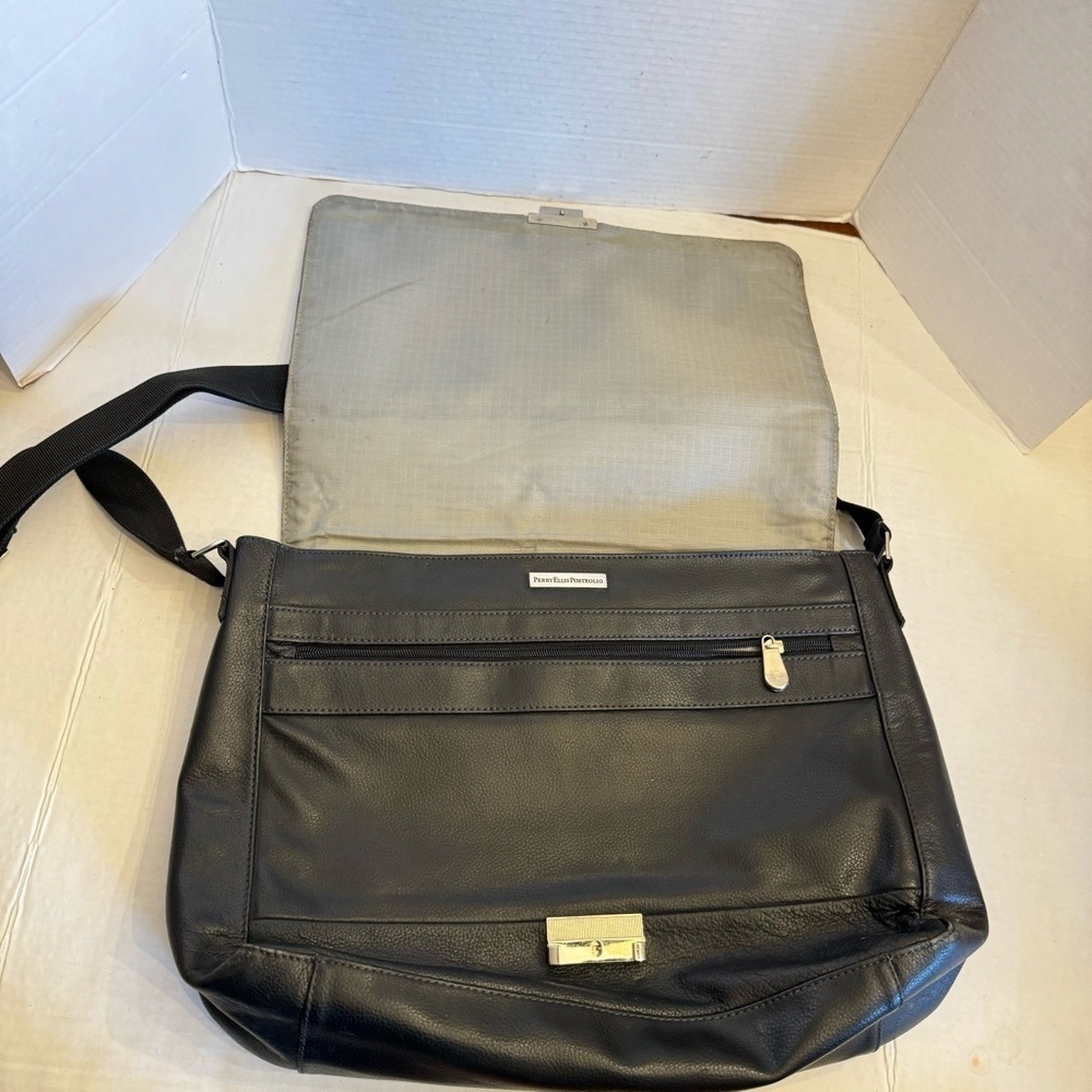 PERRY ELLIS PORTFOLIO Black Leather Briefcase Messenger Bag Business Travel